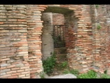 06947 ostia - regio i - insula xi - tempio rotondo (i,xi,1) - westliche wendeltreppe ii.jpg